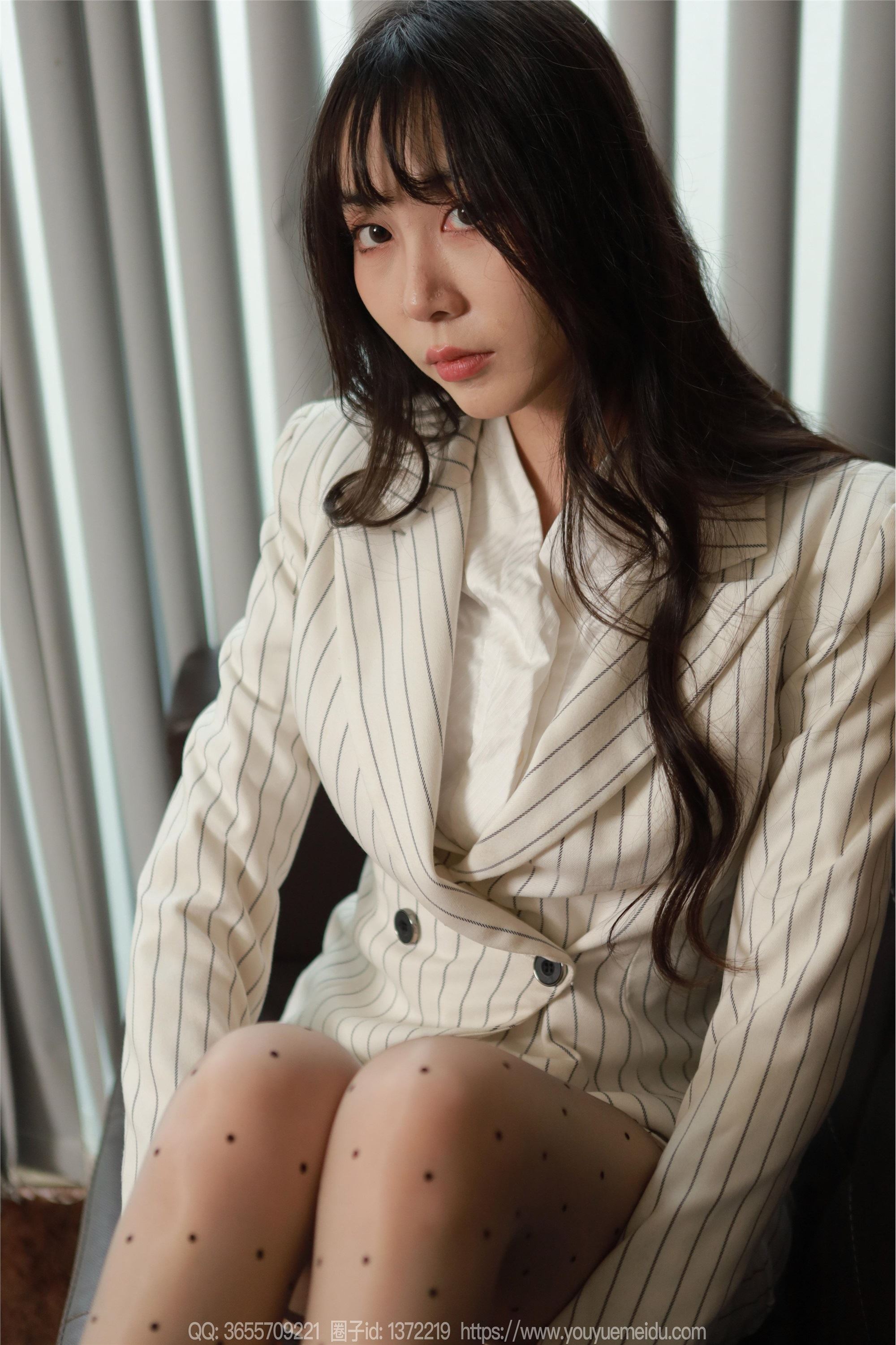 IESS异思趣向  2025.12.01 丝享家2225：小婕《波点丝袜（上）》